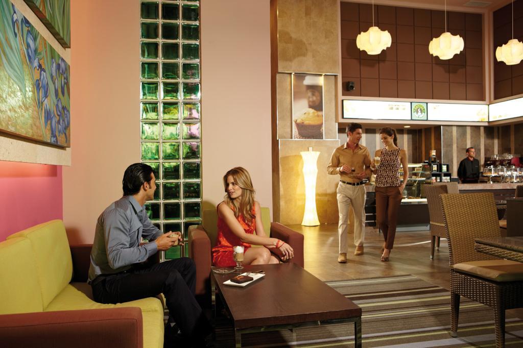 Отель Riu Plaza Гвадалахара Экстерьер фото